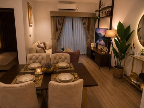 Living room, Dining area
