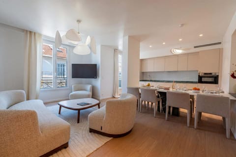 TV and multimedia, Living room, Dining area