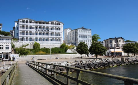 Facade/entrance, Lake view, Sea view