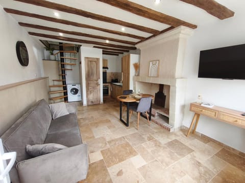 Communal lounge/ TV room, Kitchen or kitchenette, Living room