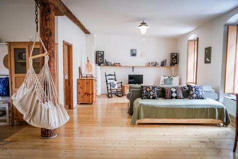 Living room, Photo of the whole room