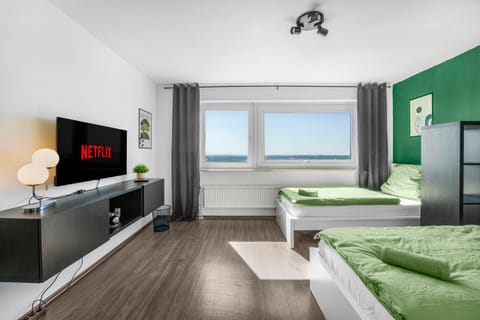Bed, TV and multimedia, Photo of the whole room, Evening entertainment, Bedroom, towels, wardrobe