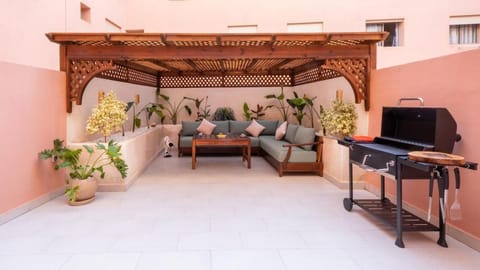 Property building, Garden, Balcony/Terrace