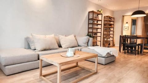 Bed, TV and multimedia, Living room, heating, air conditioner