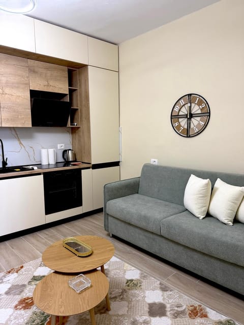 TV and multimedia, Kitchen or kitchenette, Living room, Seating area, Dining area