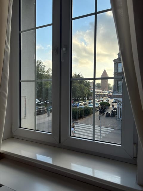 Day, Location