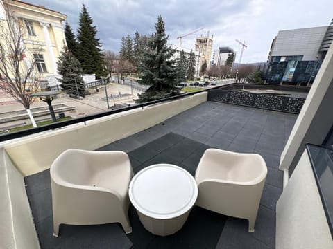 View (from property/room), Balcony/Terrace, Seating area