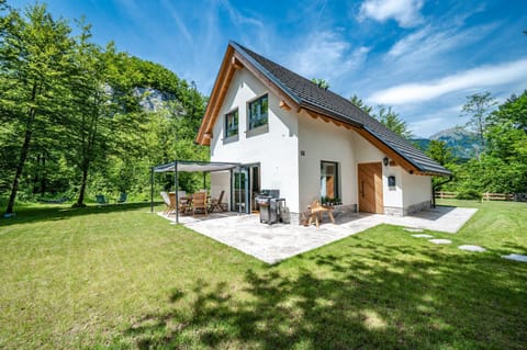 Property building, Balcony/Terrace, Garden view