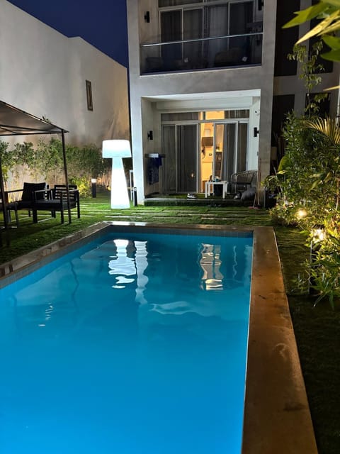 Swimming pool