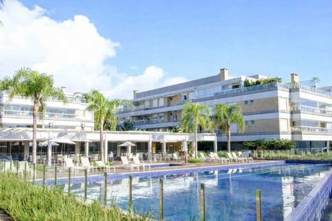 Property building, Day, Swimming pool