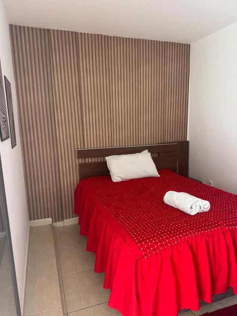 Photo of the whole room, Bedroom, towels