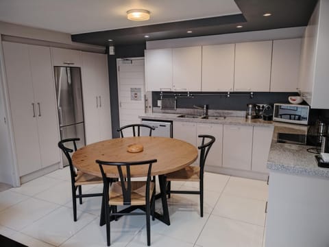 Kitchen or kitchenette, Dining area, dishwasher, stove