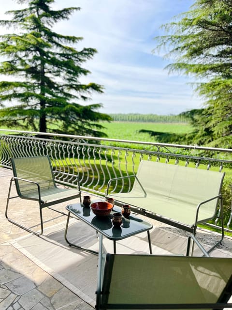 Spring, Day, Natural landscape, Garden, View (from property/room), Balcony/Terrace, Balcony/Terrace, Dining area
