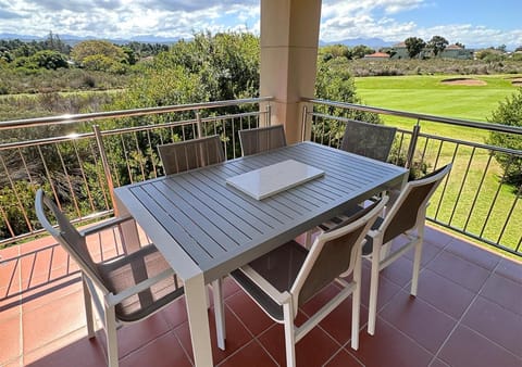 Patio, Patio, Dining area, Diving