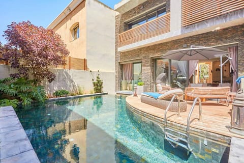 Patio, Garden, Swimming pool