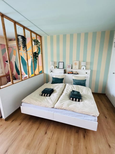 Bed, Bedroom