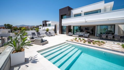 Property building, Day, Mountain view, Swimming pool
