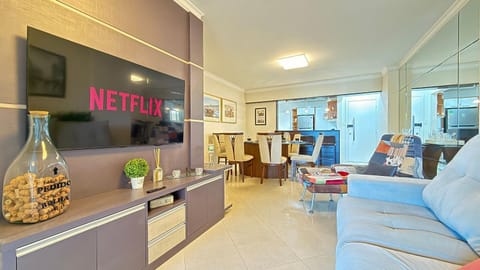 Communal lounge/ TV room, TV and multimedia, Living room, Seating area, Dining area