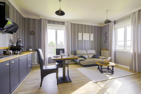 Kitchen or kitchenette, Living room, kitchen