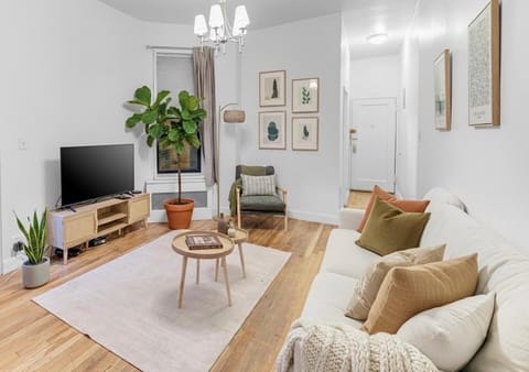 Living room, Seating area, Evening entertainment