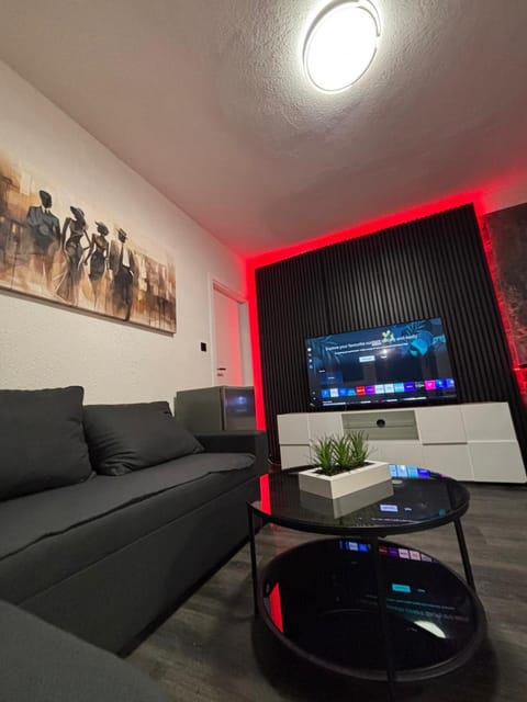 Communal lounge/ TV room, TV and multimedia, Living room, Seating area, Evening entertainment