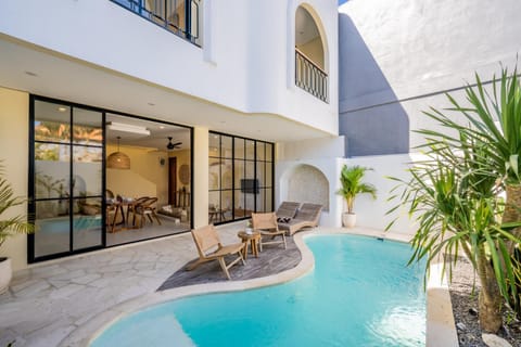 Property building, Swimming pool, Swimming pool