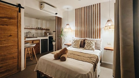 Bed, Photo of the whole room, air conditioner