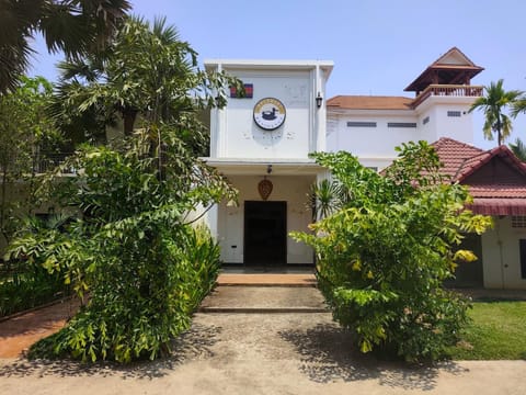 Property building, Day, Garden