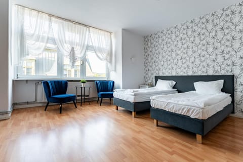 Bed, Living room, Photo of the whole room, Seating area, Bedroom, towels