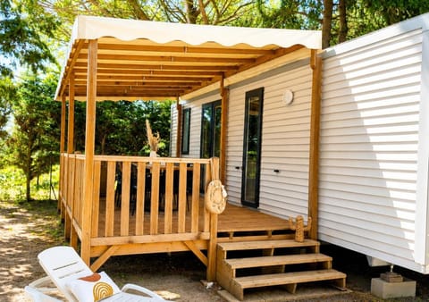 Property building, Patio, Day