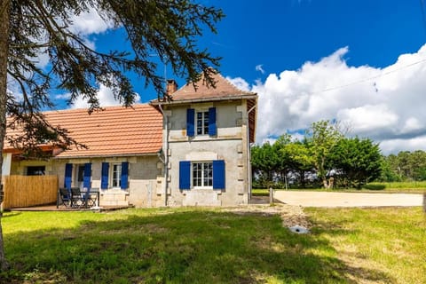Property building, Spring, Day, Natural landscape, Garden, Garden view