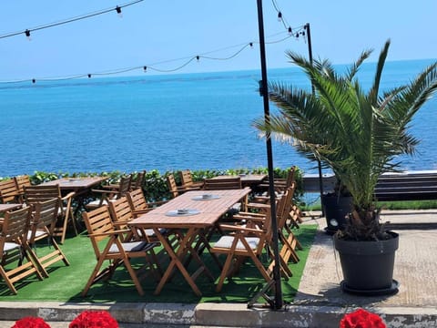 Restaurant/places to eat, Day, View (from property/room), Balcony/Terrace, Beach, Sea view