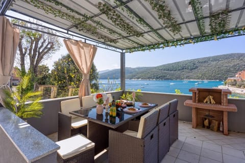 View (from property/room), Balcony/Terrace, Balcony/Terrace, Dining area, Sea view