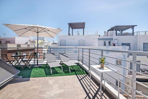 Property building, Balcony/Terrace, Living room