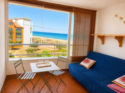 View (from property/room), Seating area, Dining area, Sea view