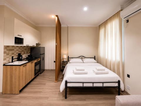 Bed, Kitchen or kitchenette, Photo of the whole room, Bedroom