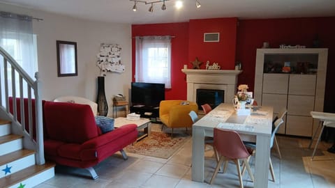 Communal lounge/ TV room, Living room, Seating area