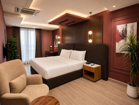 Bed, Living room, Photo of the whole room, Seating area, Bedroom, air conditioner