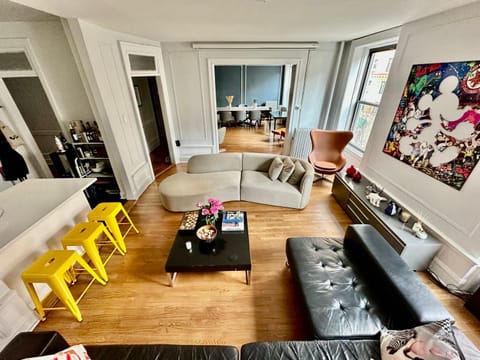 Living room, Seating area