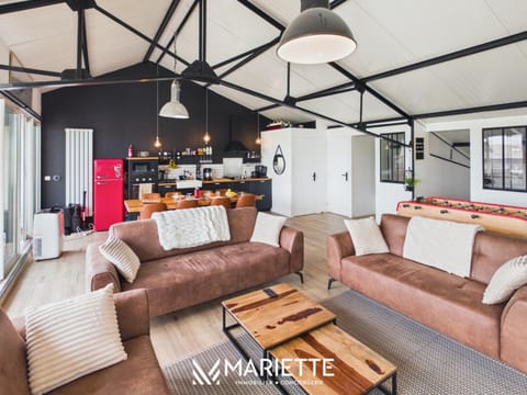 Communal lounge/ TV room, Living room