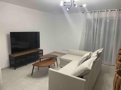 Communal lounge/ TV room, TV and multimedia, Seating area