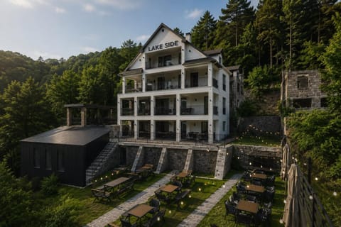 Property building, Natural landscape, Garden, Garden view, Mountain view