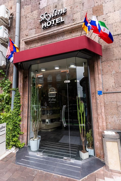 Facade/entrance