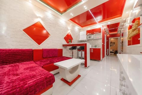Bed, TV and multimedia, Kitchen or kitchenette, Living room, Photo of the whole room, Seating area, Bedroom