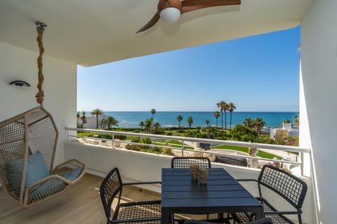 View (from property/room), Balcony/Terrace, Seating area, Sea view