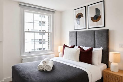Property building, Bed, Photo of the whole room, Bedroom, towels