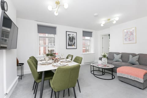 TV and multimedia, Living room, Seating area, Dining area