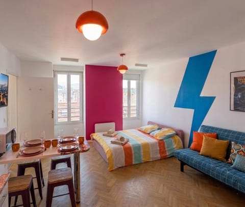 Bed, TV and multimedia, Living room, Photo of the whole room, Seating area, Dining area, Bedroom