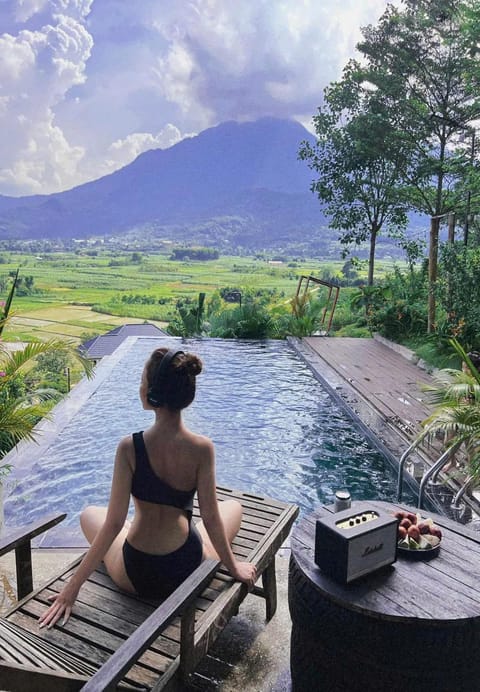 Nearby landmark, Natural landscape, Balcony/Terrace, Mountain view, Swimming pool, Swimming pool