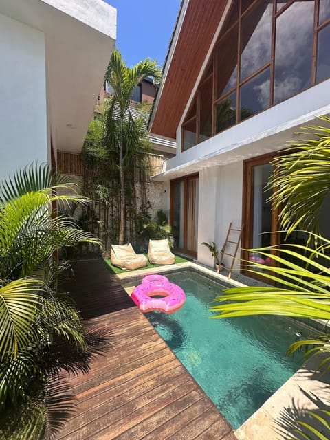 Property building, Garden view, Pool view, Swimming pool